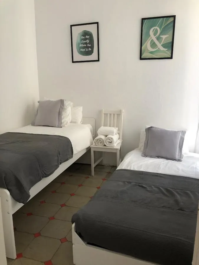 1 Casual Apartments